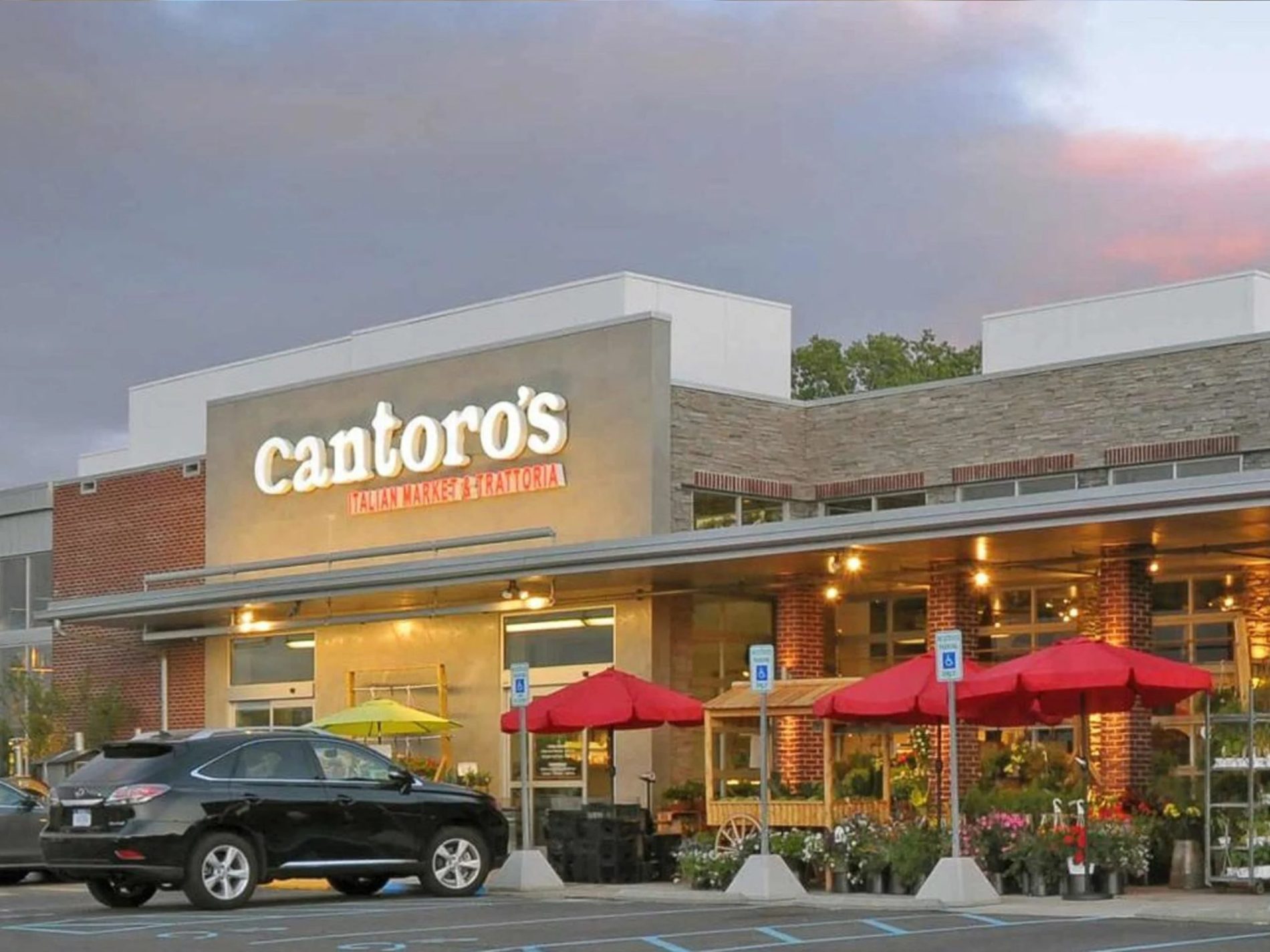 Cantoro’s Trattoria & Market: Fresh Italian Meals and Groceries in Michigan